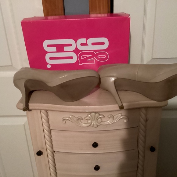 9 & Co. stilettos - Picture 3 of 3